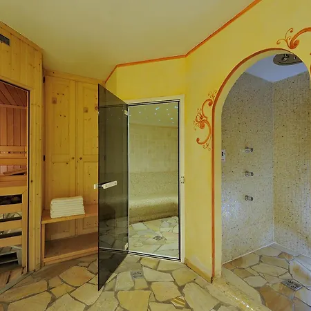 Apartahotel Chalet Dei Pini Madonna