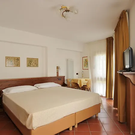 Apartahotel Chalet Dei Pini *
